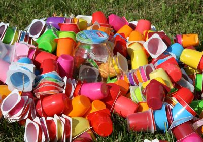 Plastique dans l’alimentation – Une dépendance problématique